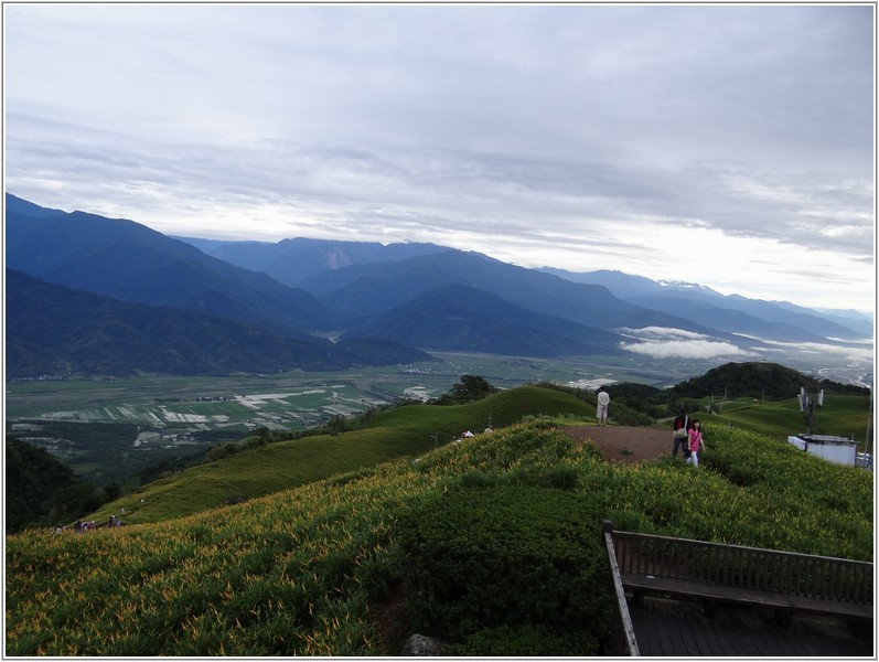 2013-08-13 06-26-20忘憂亭俯瞰花東縱谷.JPG